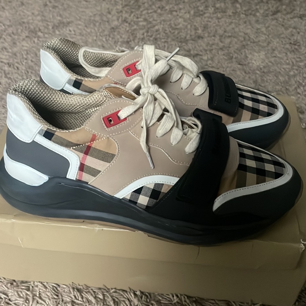 Burberry designer shoes worn twice - Picture 3 of 4